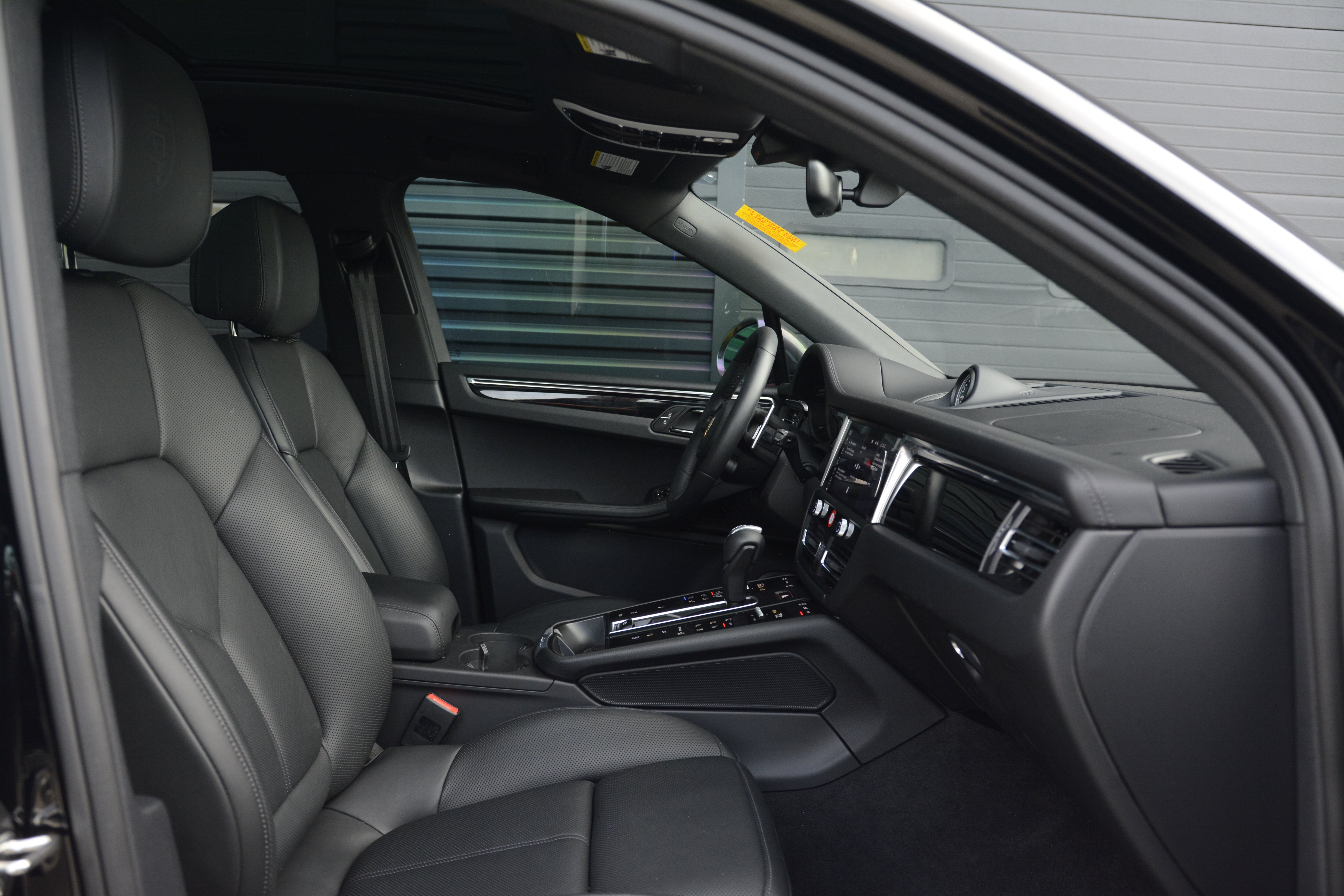 Certified 2026 Porsche Macan Turbo AWD/4WD image 26