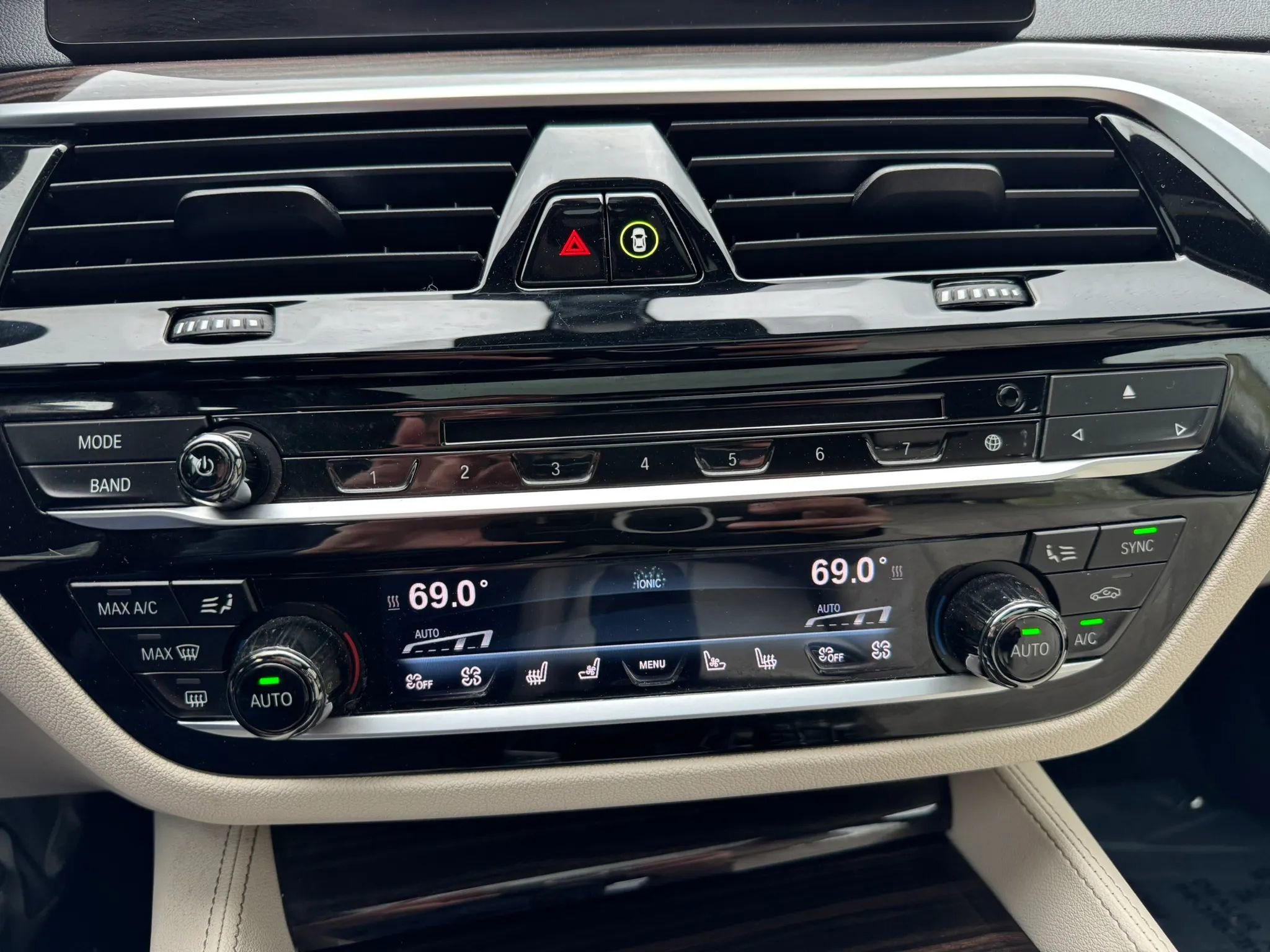 Used 2018 BMW 530e xDrive image 33