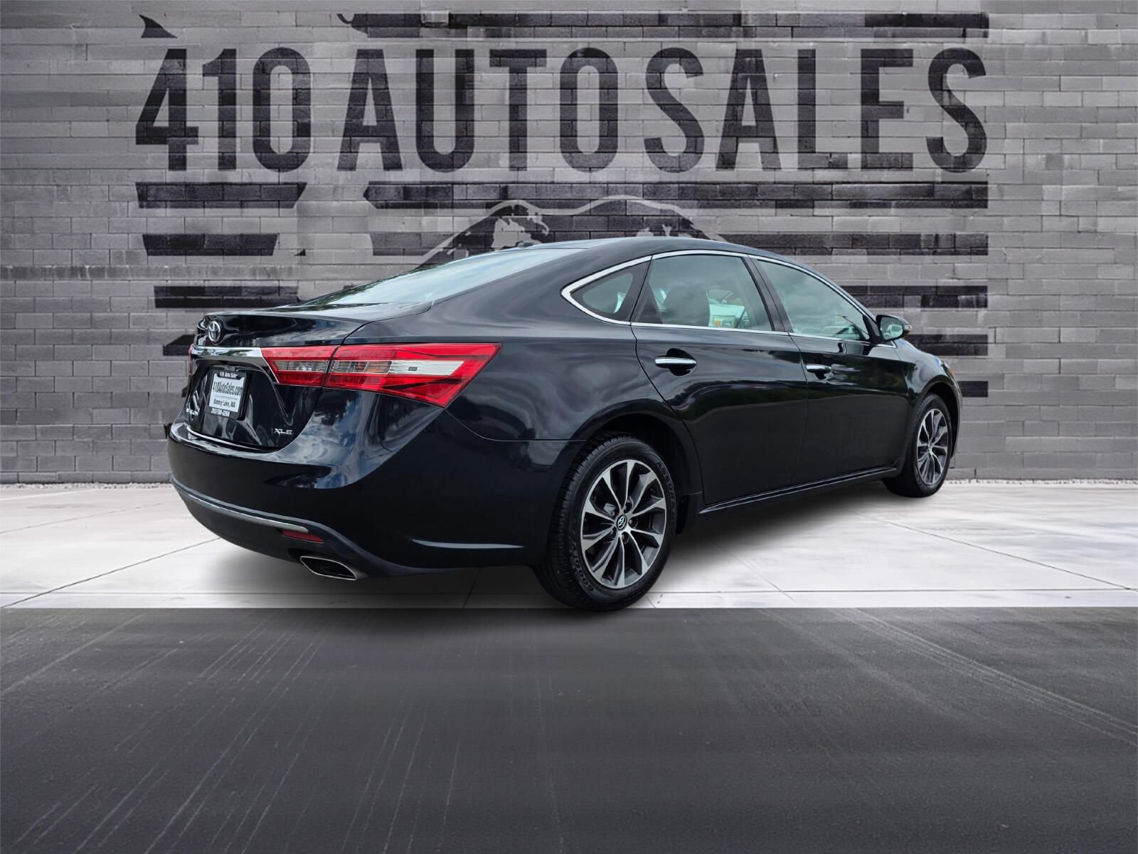 Used 2018 Toyota Avalon XLE FWD image 3