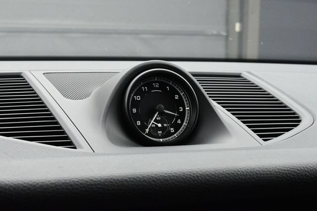 Certified 2025 Porsche Macan AWD/4WD image 12