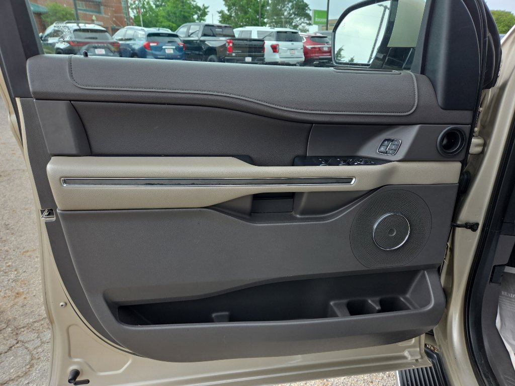 Used 2018 Ford Expedition XLT w/ Equipment Group 202A RWD image 25