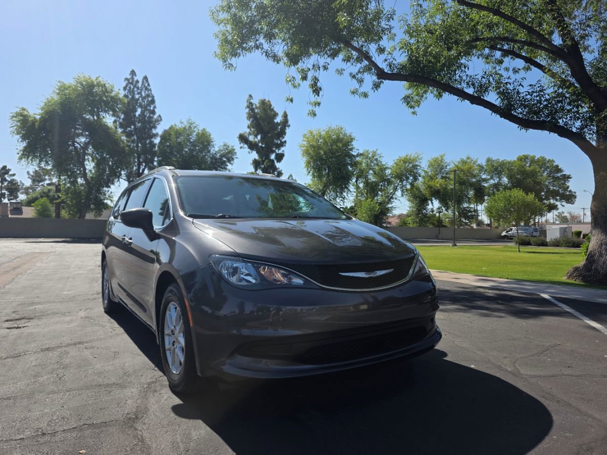 Used 2021 Chrysler Voyager Lxi FWD image 1
