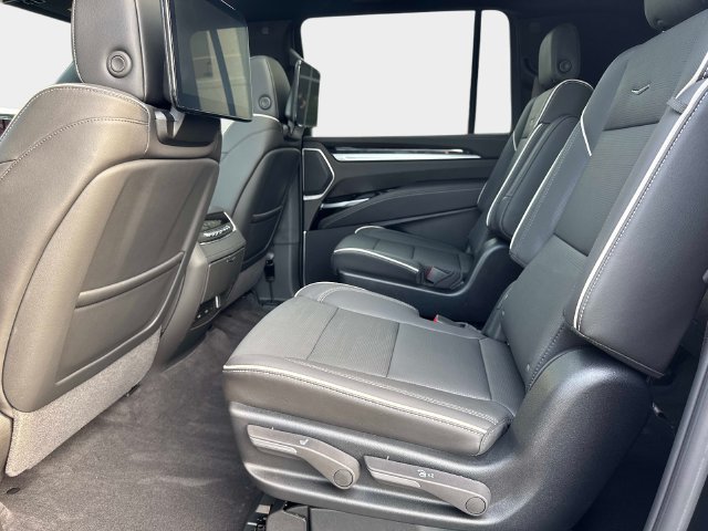 New 2026 Cadillac Escalade ESV Sport w/ LPO, Floor Liner Package AWD/4WD image 15