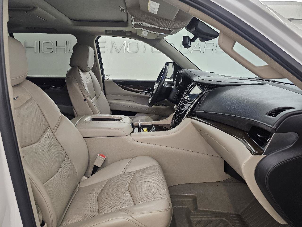 Used 2020 Cadillac Escalade Luxury AWD/4WD image 26