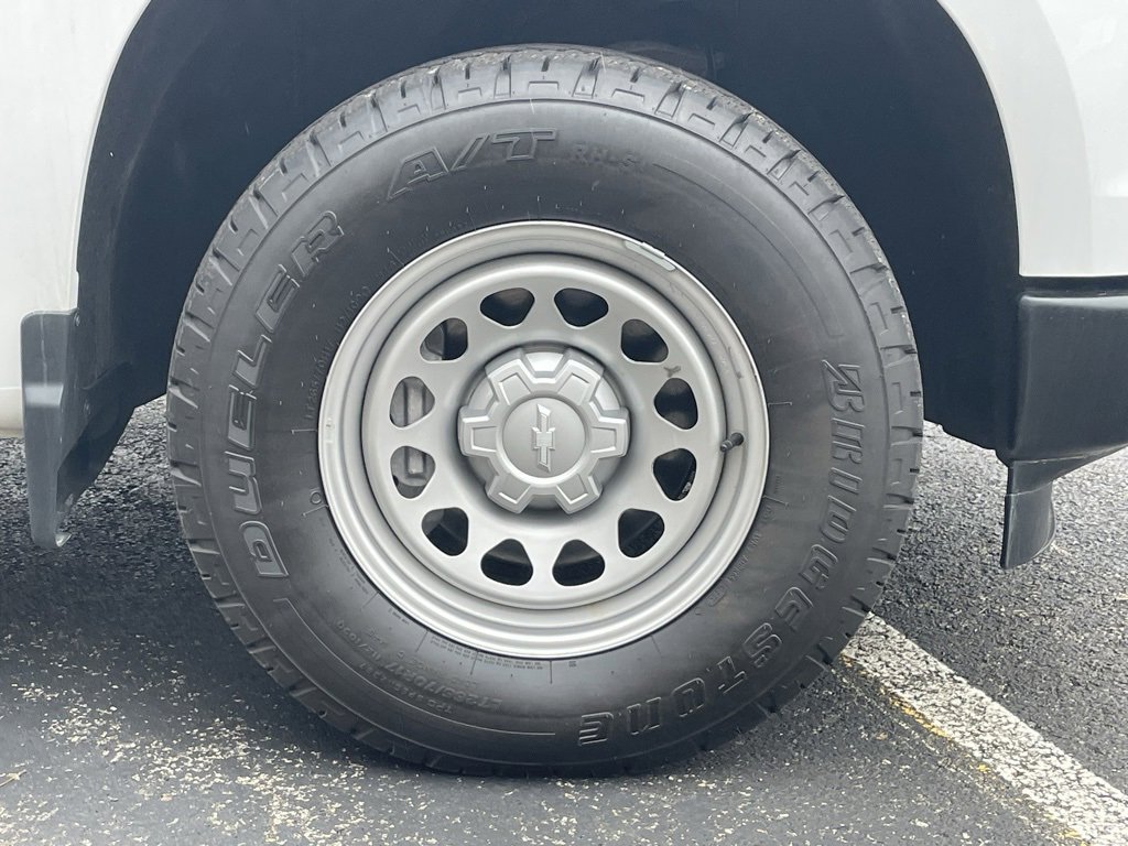 Used 2025 Chevrolet Silverado 1500 W/T w/ WT Value Package image 9