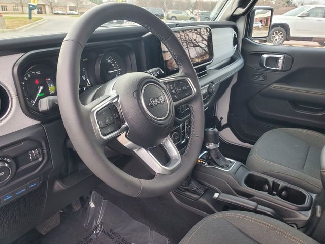 Used 2025 Jeep Wrangler Unlimited Sahara image 15