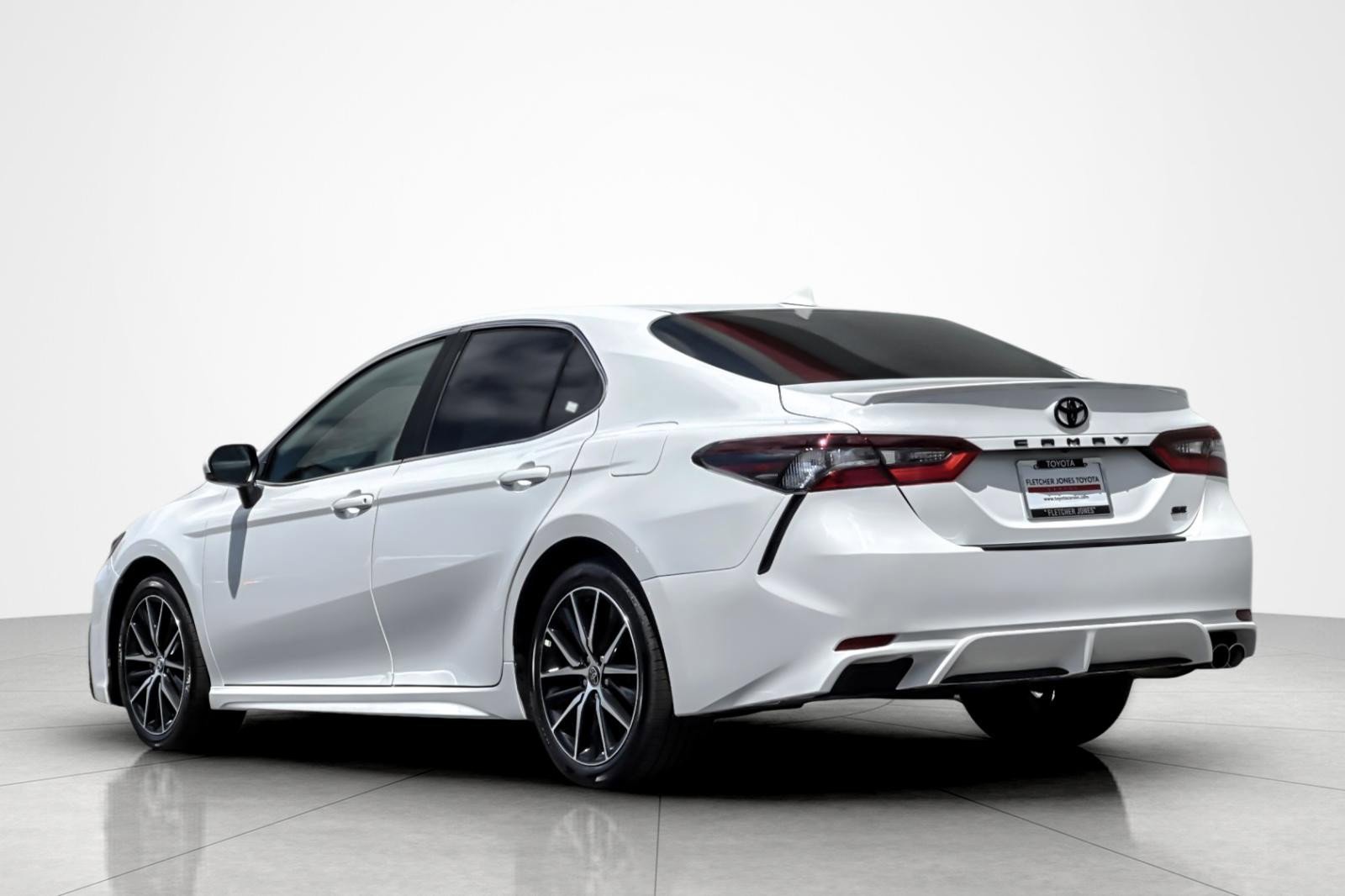 Certified 2023 Toyota Camry SE image 3