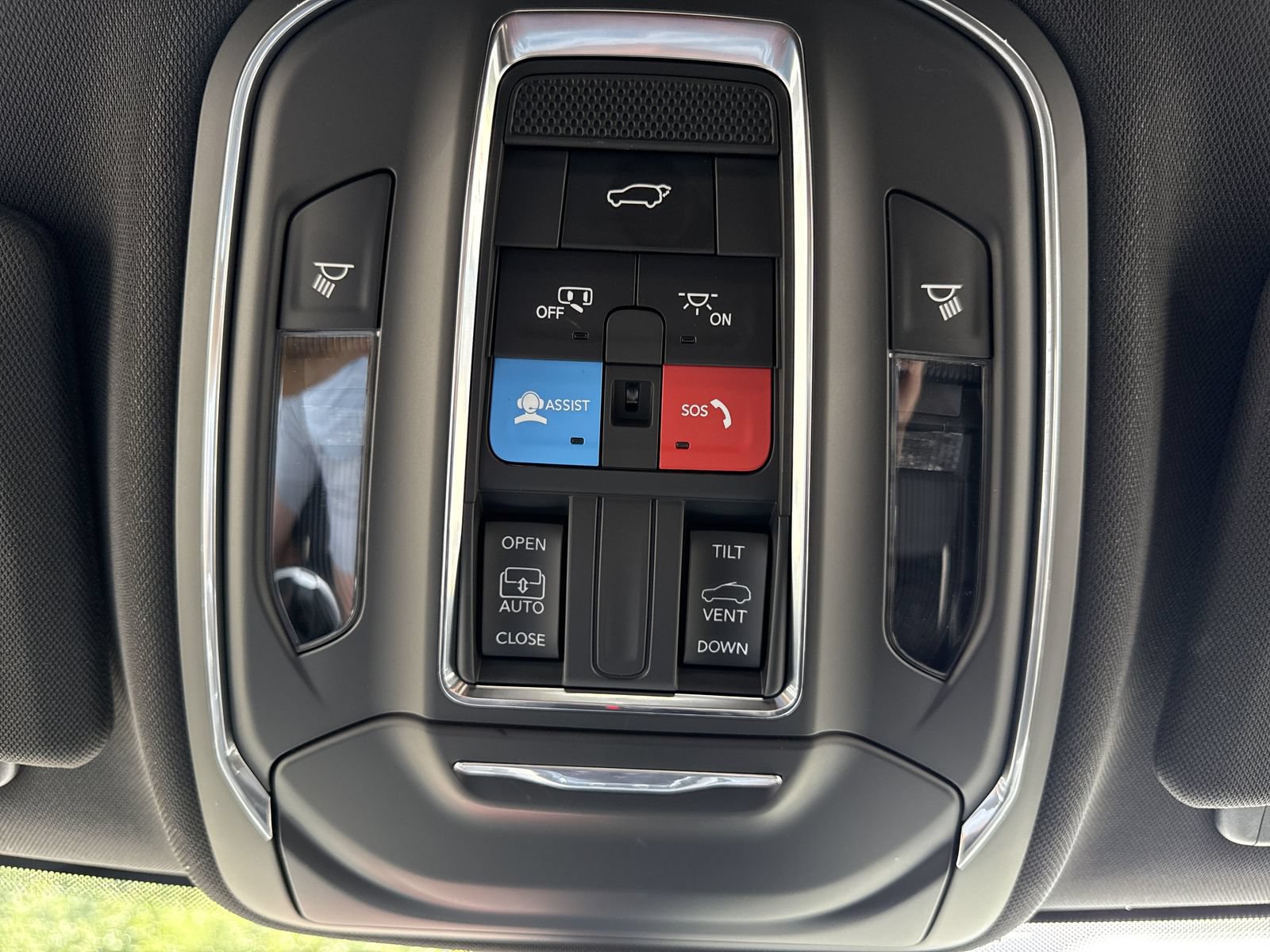Used 2024 Jeep Grand Cherokee Laredo X w/ Luxury Tech Group I AWD/4WD image 30