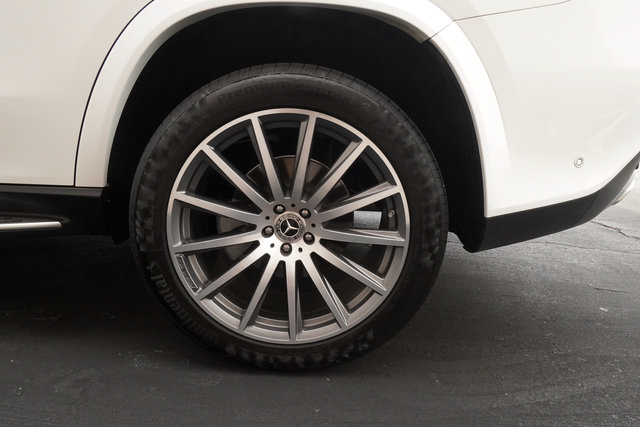 Used 2025 Mercedes-Benz GLS 580 4MATIC image 36