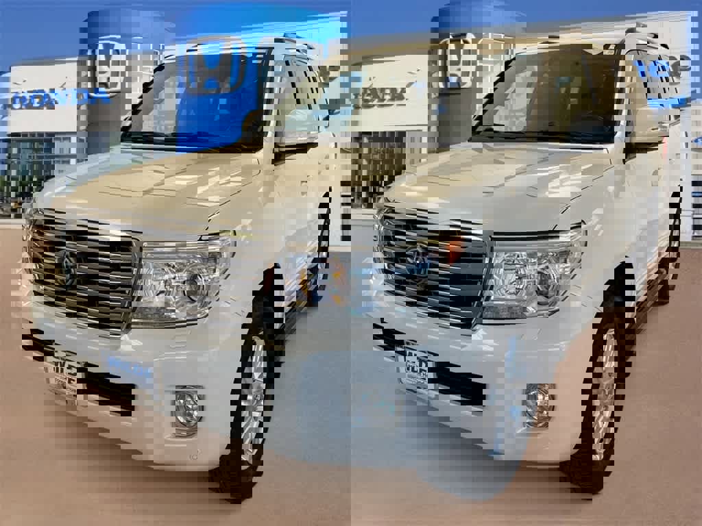 Used 2015 Toyota Land Cruiser image 4