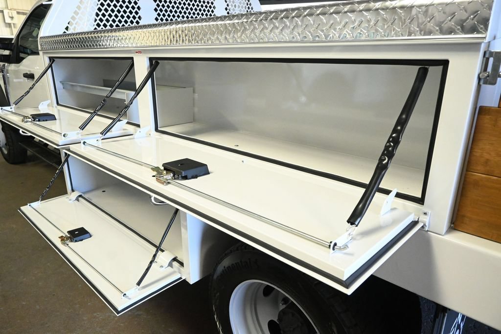 New 2026 Ford F550 4x4 Supercab Super Duty image 25