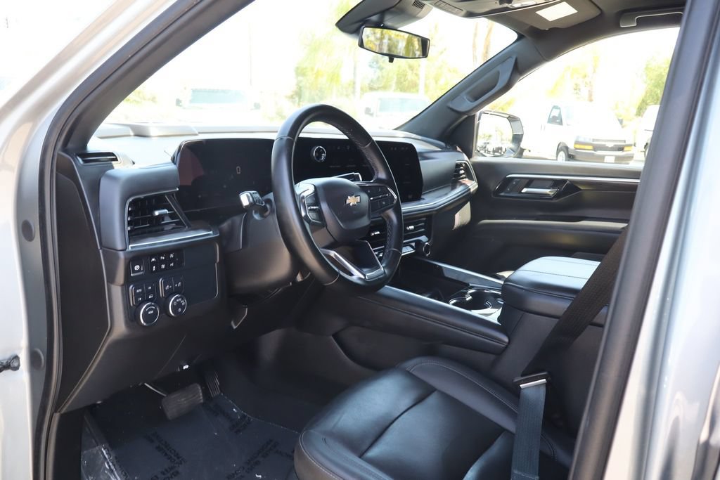 Used 2025 Chevrolet Suburban LT AWD/4WD image 18