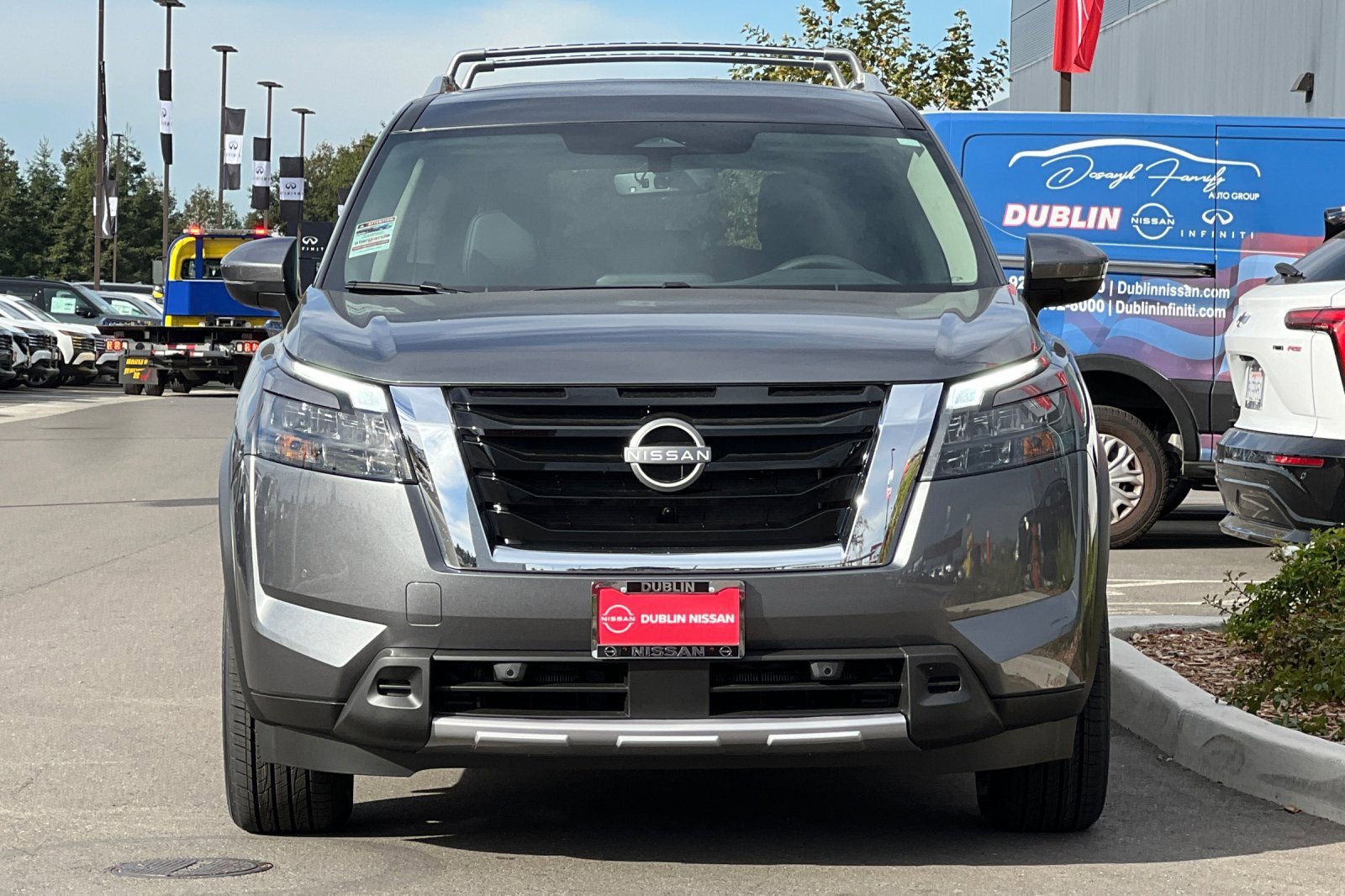New 2025 Nissan Pathfinder SL w/ Lighting Package (N92) image 9