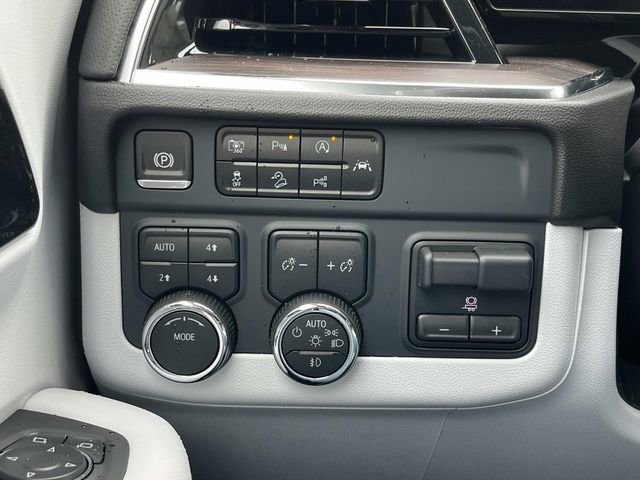 New 2025 Chevrolet Suburban Premier image 32