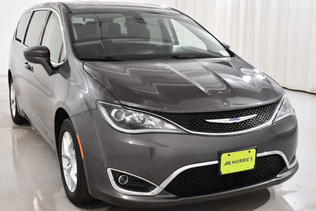 Used 2018 Chrysler Pacifica Touring Plus w/ Tire & Wheel Group FWD image 4