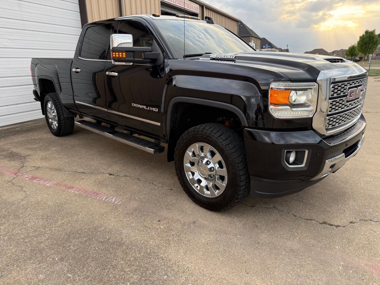 Used 2019 GMC Sierra 2500 Denali w/ Duramax Plus Package AWD/4WD image 3