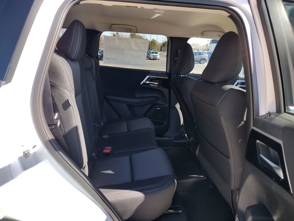 New 2026 Mitsubishi Outlander ES image 10