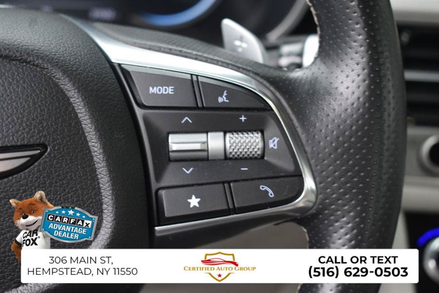 Used 2025 Genesis G70 2.5T image 16