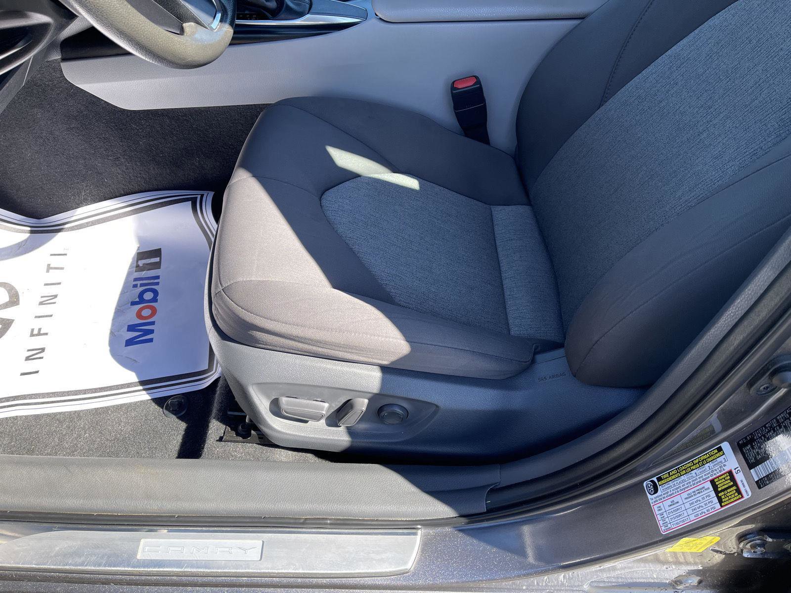 Used 2019 Toyota Camry LE image 3