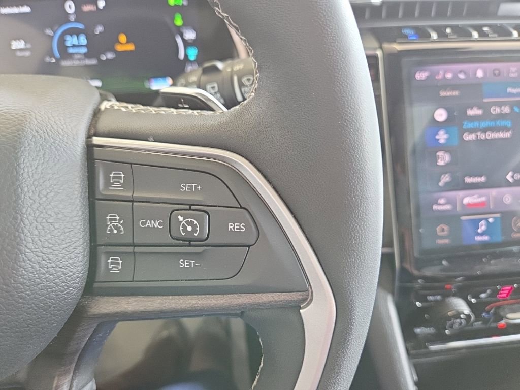 Used 2022 Jeep Grand Cherokee Limited 4xe image 22