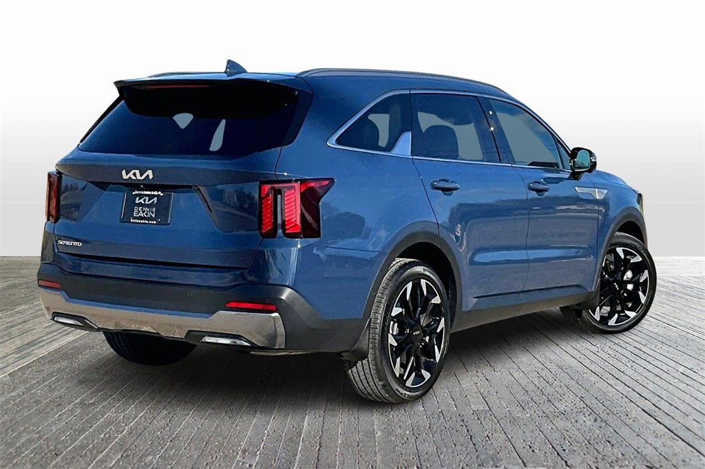 Used 2025 Kia Sorento SX image 2