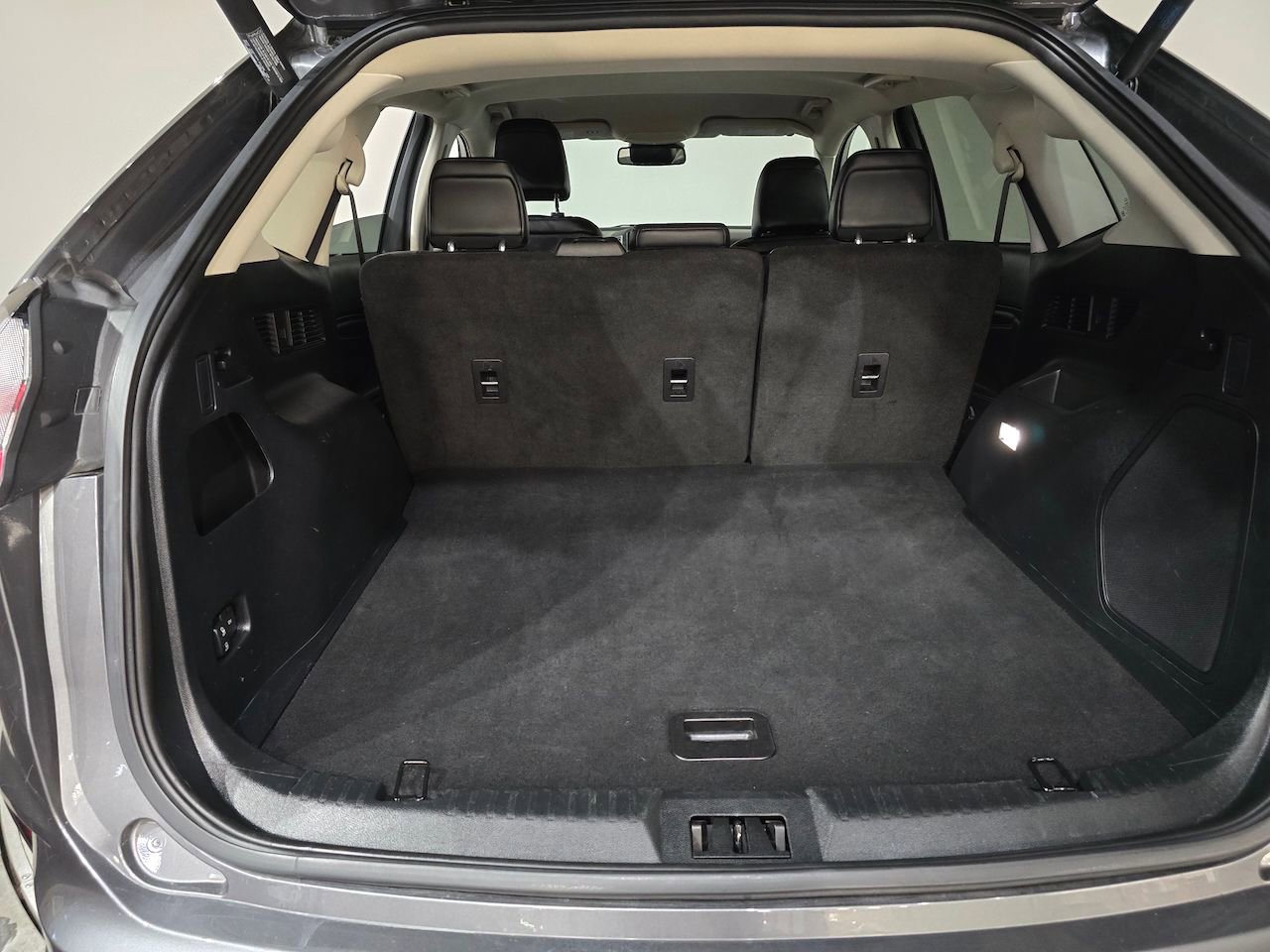 Used 2022 Ford Edge Titanium image 37