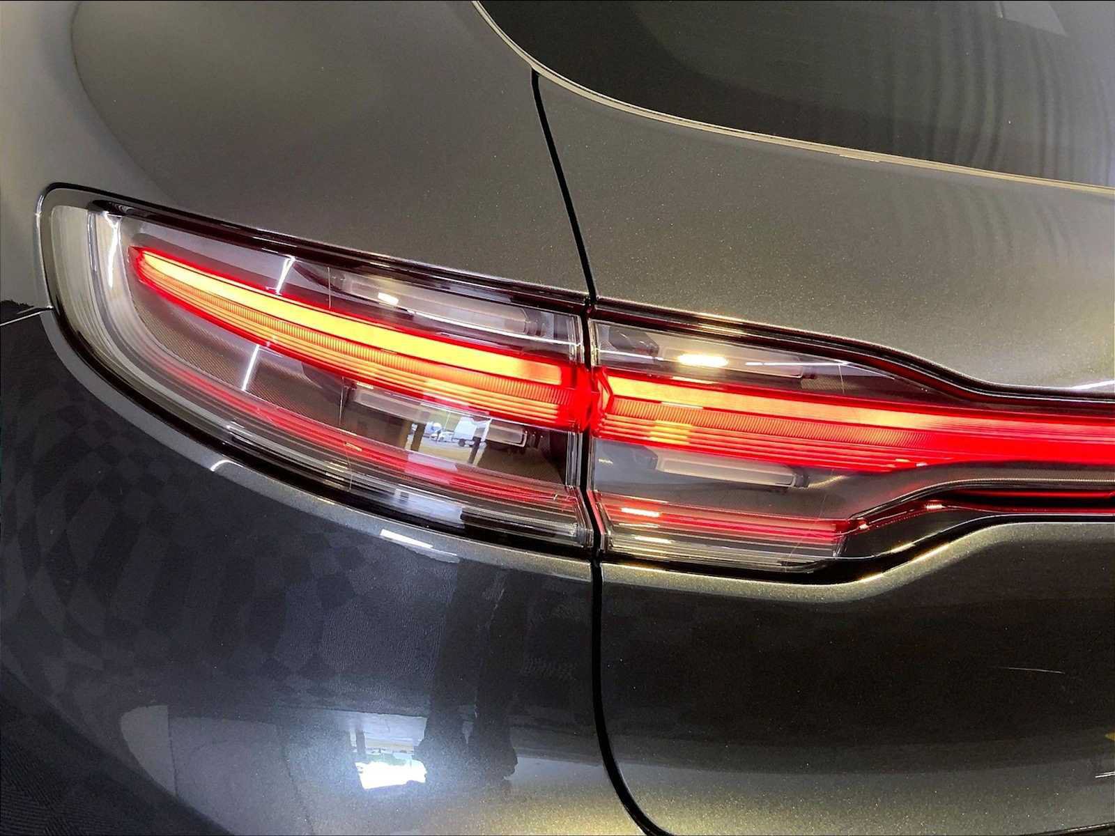 Certified 2026 Porsche Macan AWD/4WD image 30
