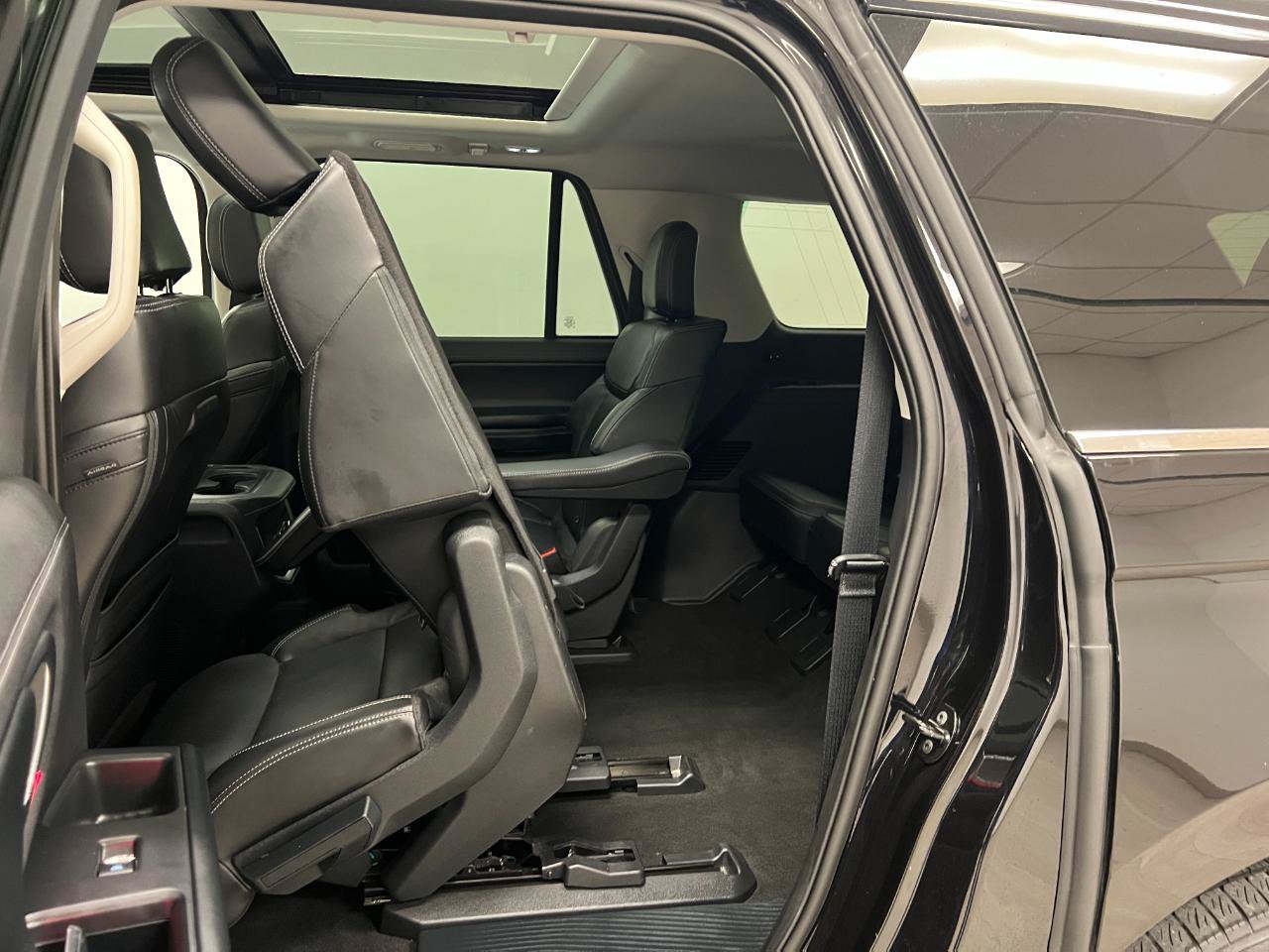 Used 2025 Ford Expedition Max Platinum AWD/4WD image 28