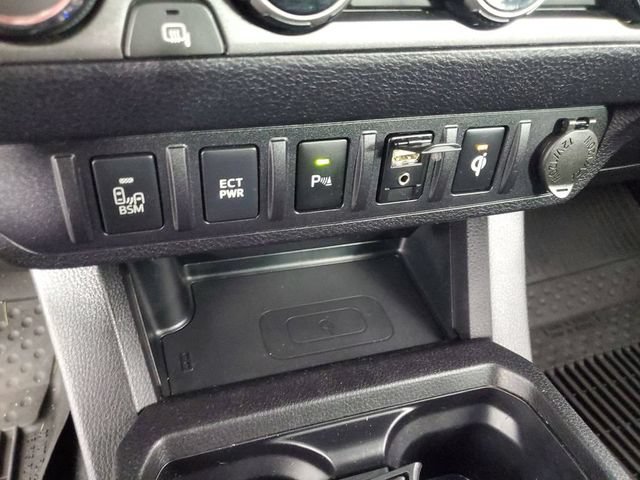 Used 2016 Toyota Tacoma TRD Sport AWD/4WD image 20