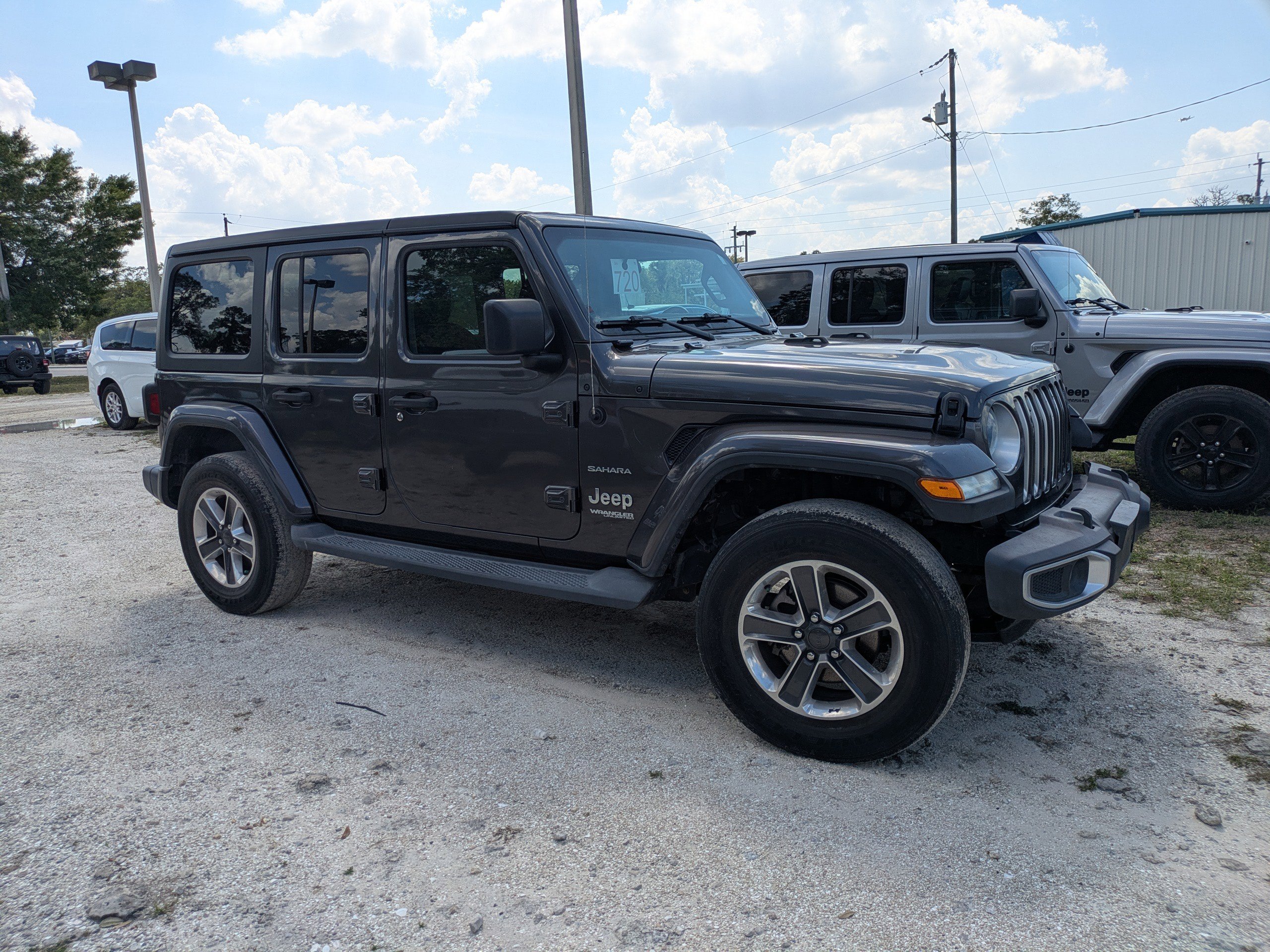 Used 2020 Jeep Wrangler Unlimited Sahara AWD/4WD image 2