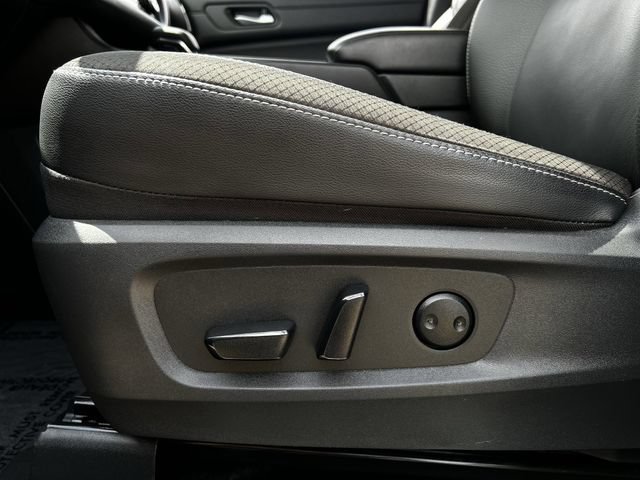 Used 2024 Nissan Pathfinder SL AWD/4WD image 27