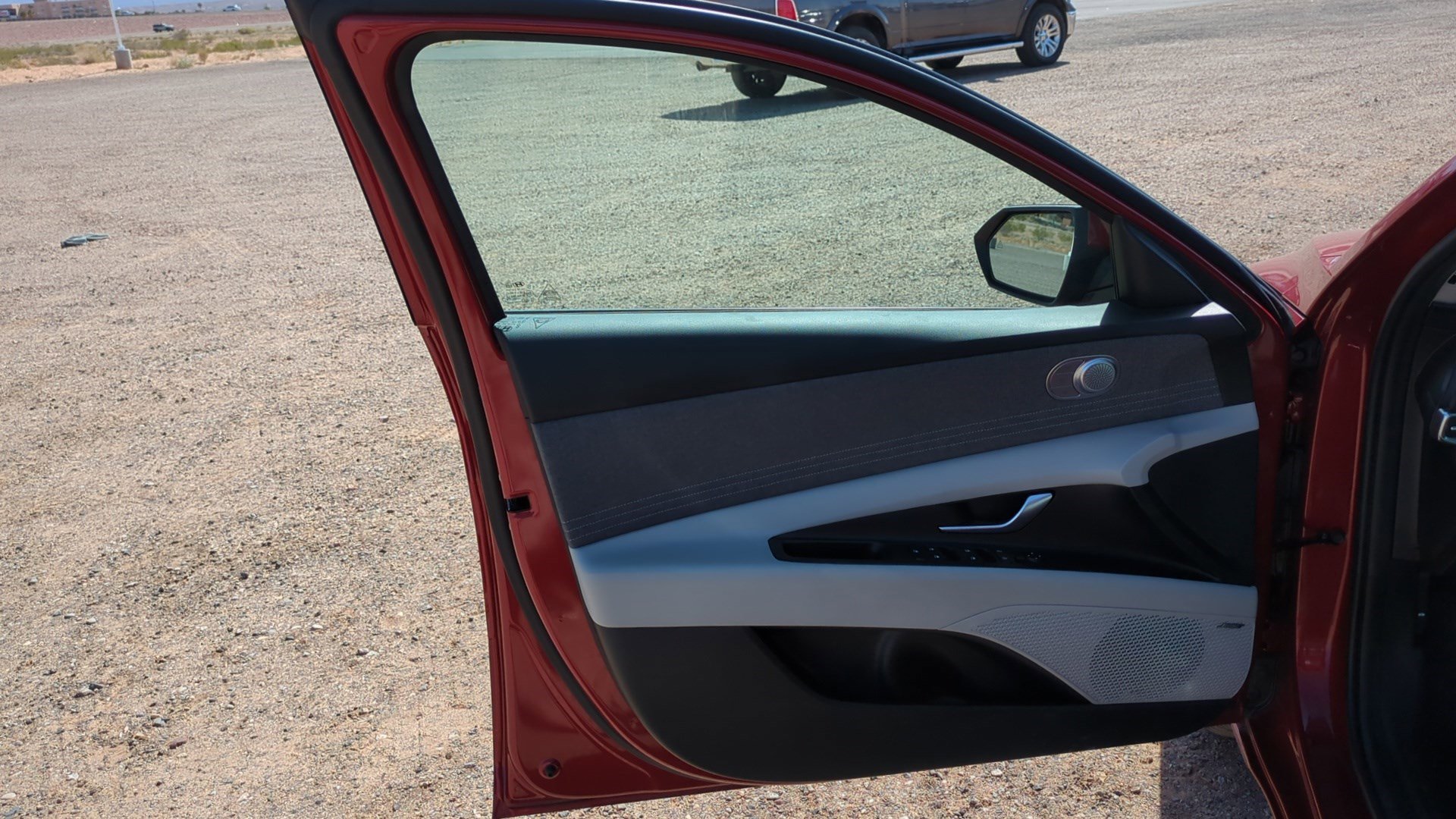 Used 2025 Hyundai Elantra Limited image 12