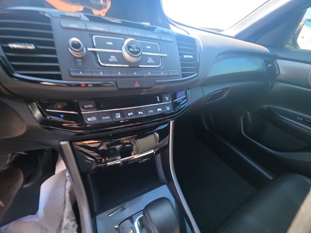 Used 2017 Honda Accord Sport image 20