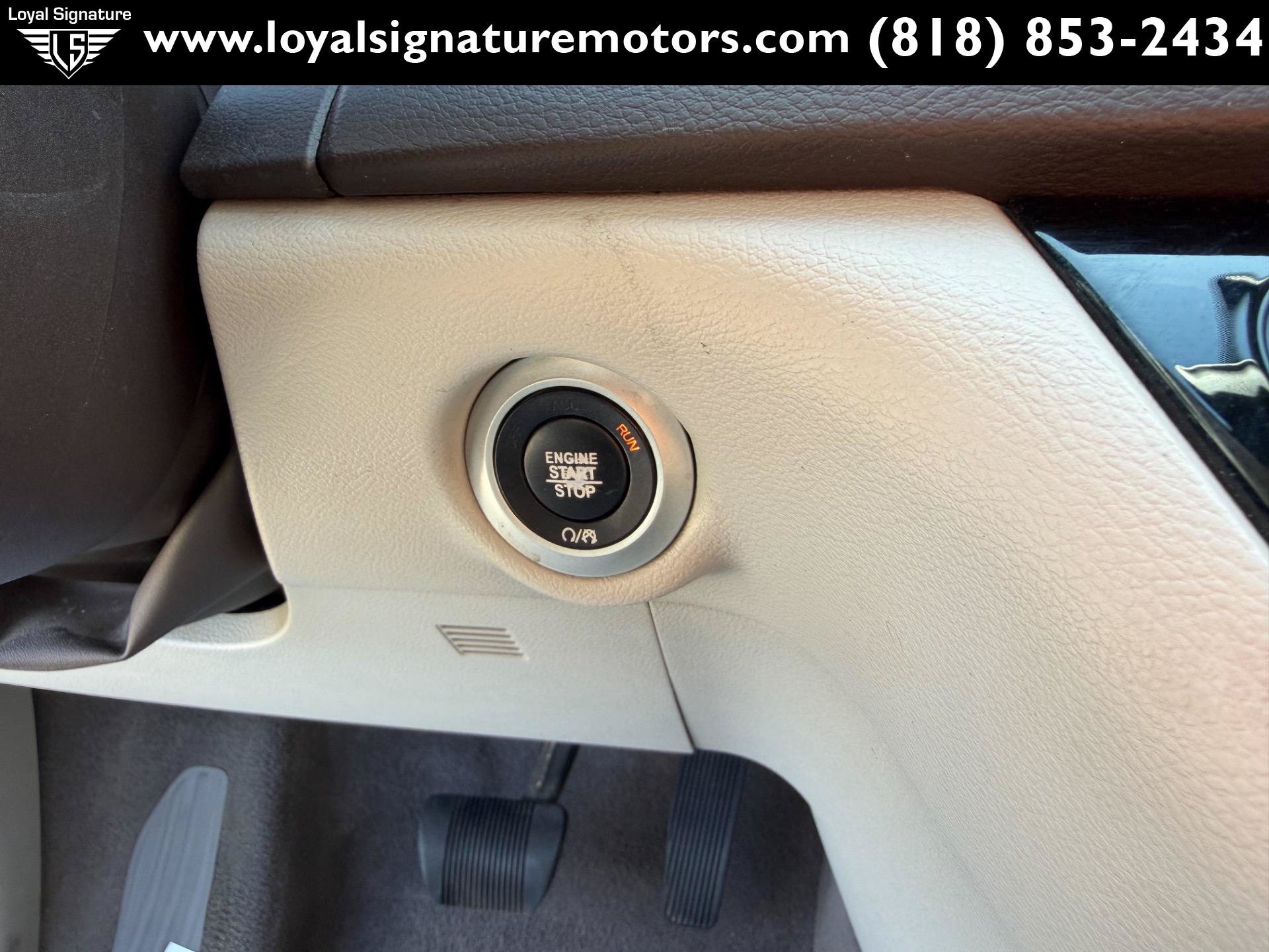 Used 2017 Chrysler Pacifica Touring-L w/ Tire & Wheel Group FWD image 29