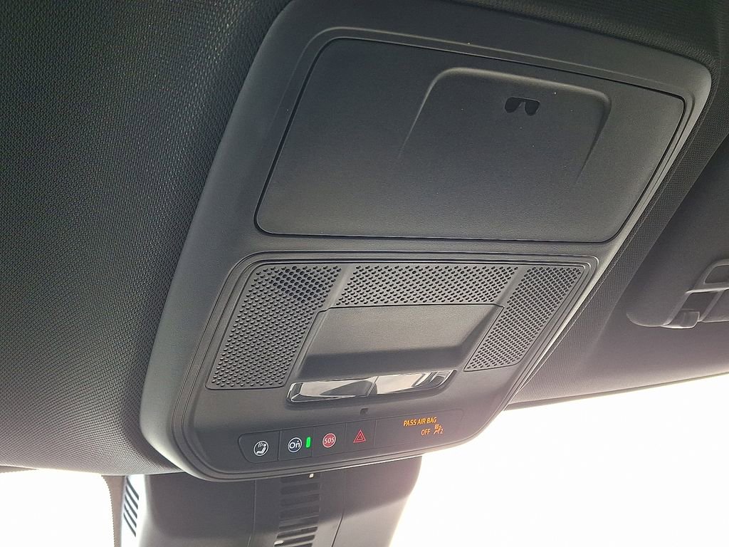 New 2025 Chevrolet Traverse LT w/ Driver Confidence Package image 25