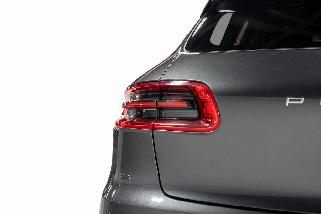 Used 2017 Porsche Macan image 21