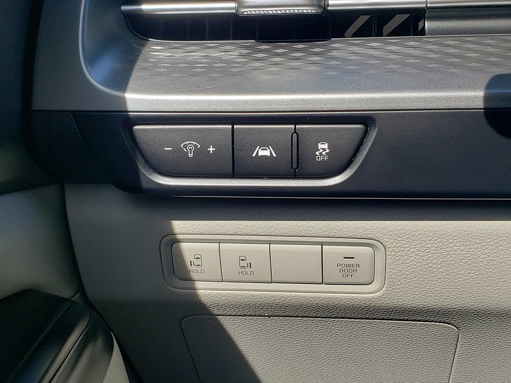 Used 2022 Kia Carnival LX FWD image 27