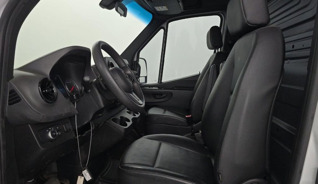 Used 2023 Mercedes-Benz Sprinter 2500 image 13