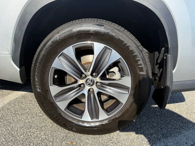 Used 2023 Toyota Highlander XLE image 12