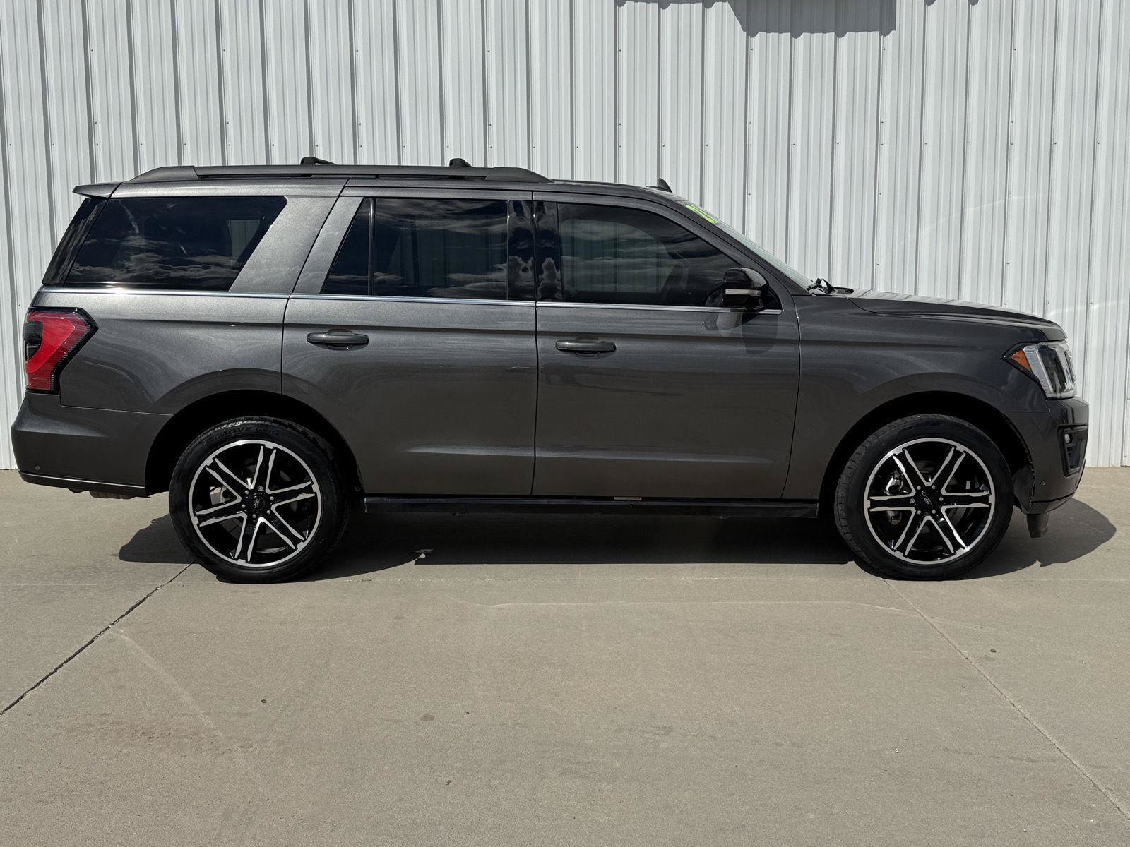 Used 2021 Ford Expedition Limited AWD/4WD image 4