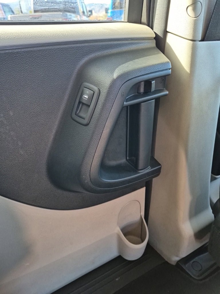 Used 2020 Dodge Grand Caravan SE w/ UConnect Hands-Free Group image 16