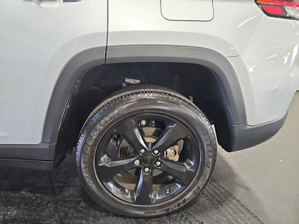 Used 2023 Jeep Grand Cherokee Altitude AWD/4WD image 33