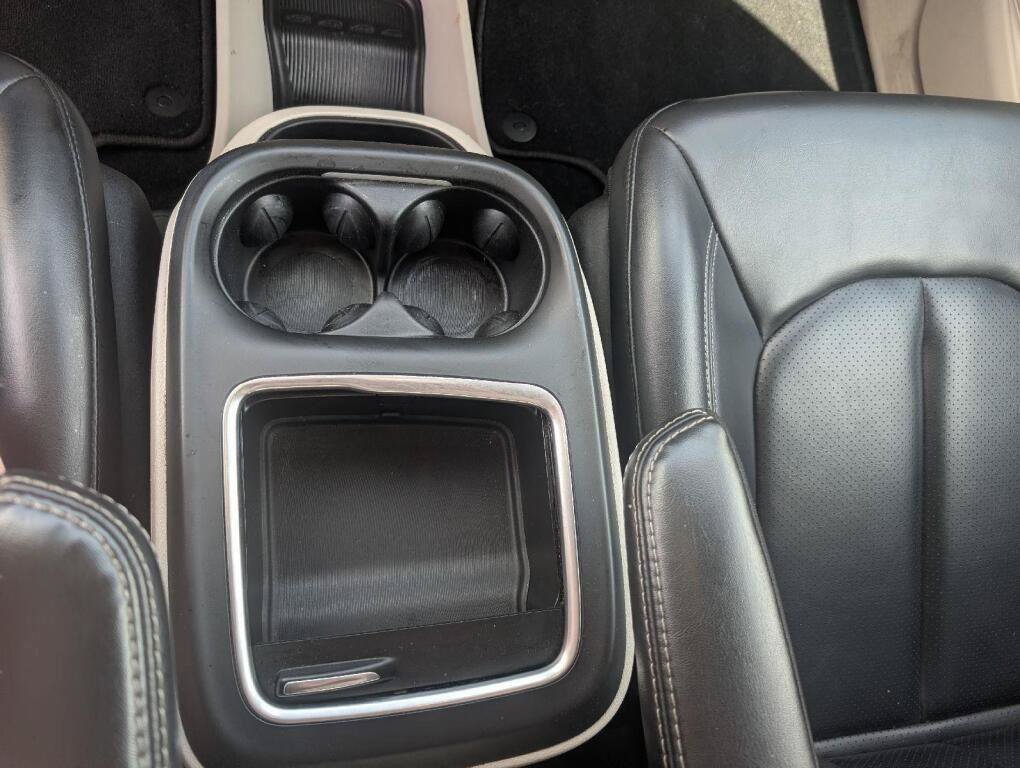 Used 2023 Chrysler Pacifica Touring-L FWD image 20