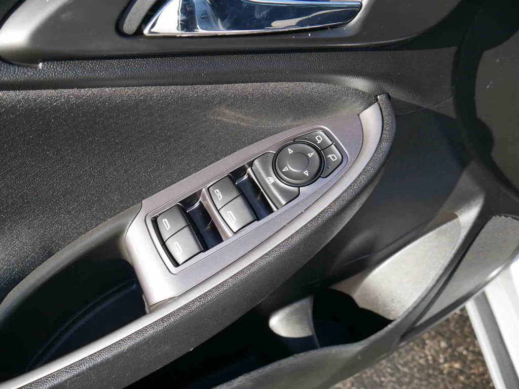 Used 2022 Chevrolet Malibu LT image 24