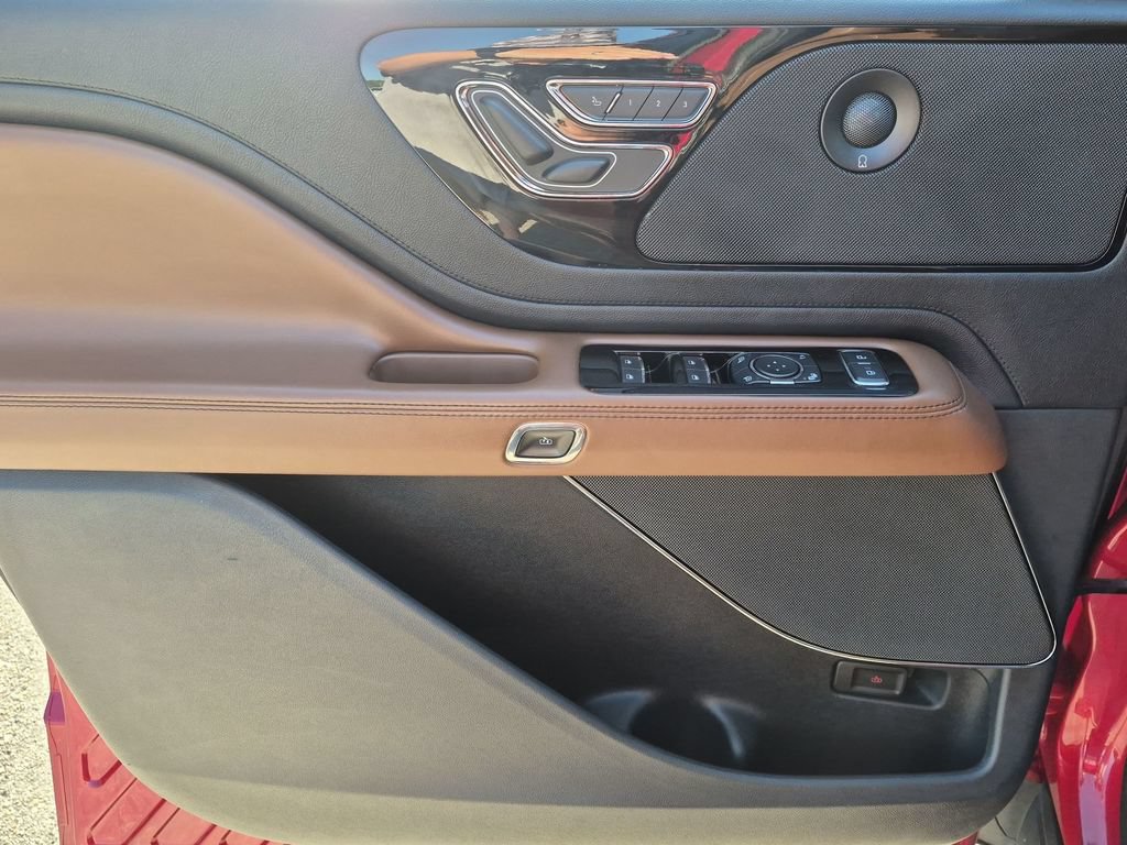 Used 2021 Lincoln Aviator Grand Touring w/ Elements Package Plus AWD/4WD image 34