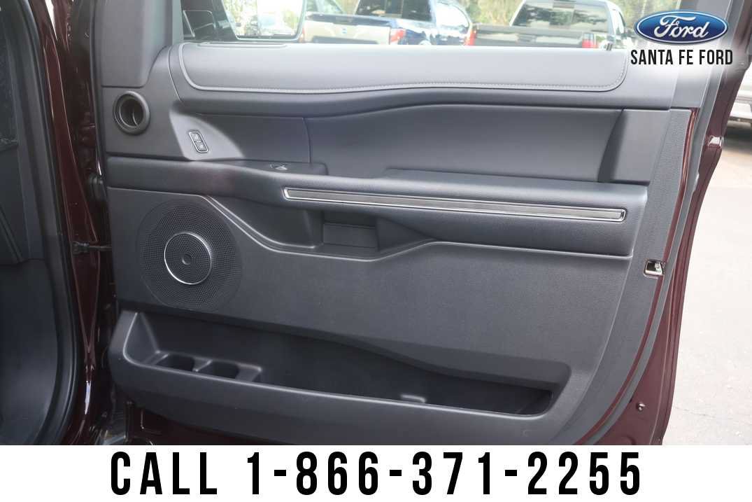Used 2024 Ford Expedition XLT RWD image 27