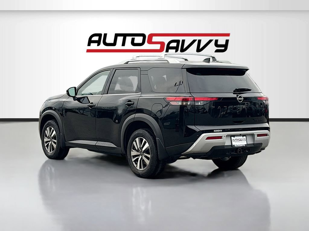 Used 2023 Nissan Pathfinder SL w/ Lighting Package (N92) image 5