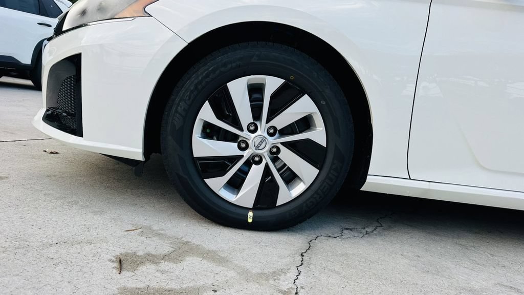 Certified 2025 Nissan Altima 2.5 S FWD image 10