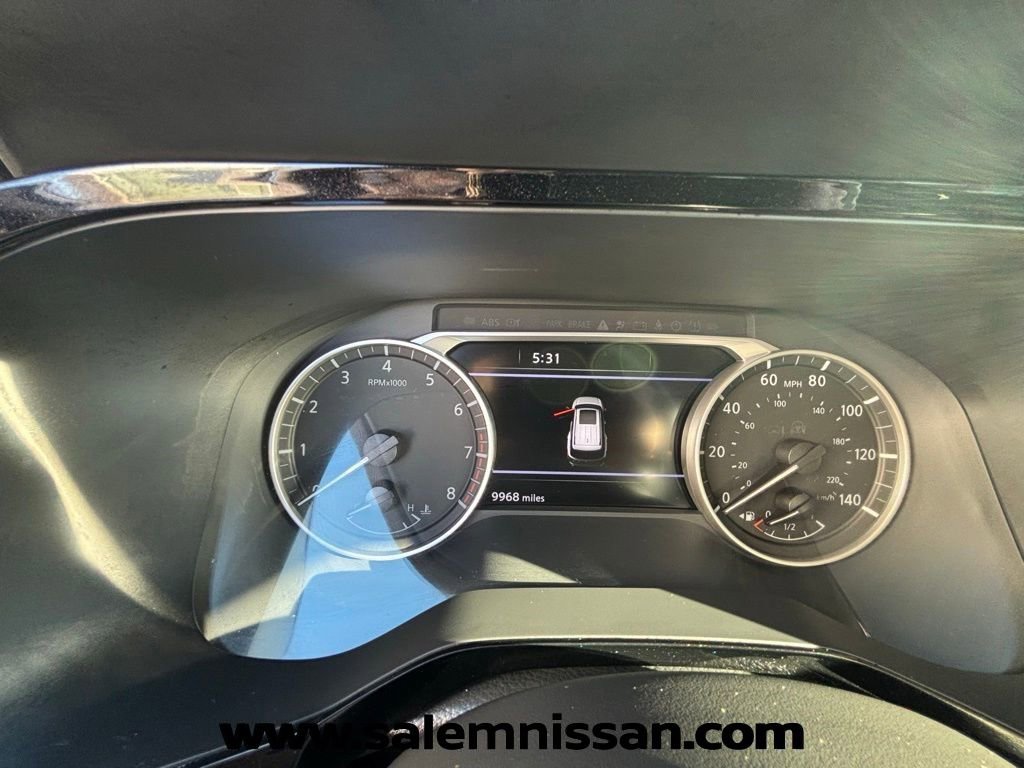 Certified 2025 Nissan Pathfinder SL w/ Lighting Package (N92) image 7