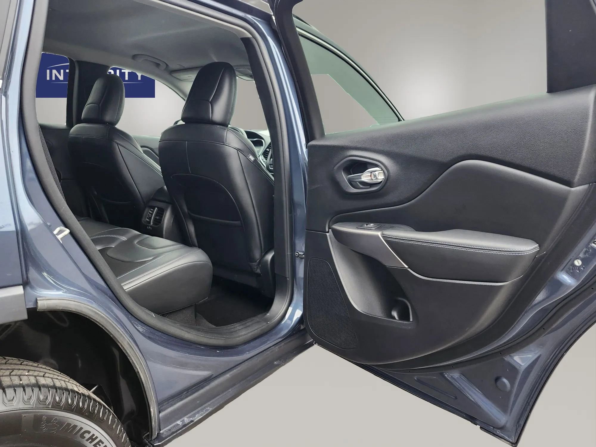 Used 2021 Jeep Cherokee Latitude Plus image 26